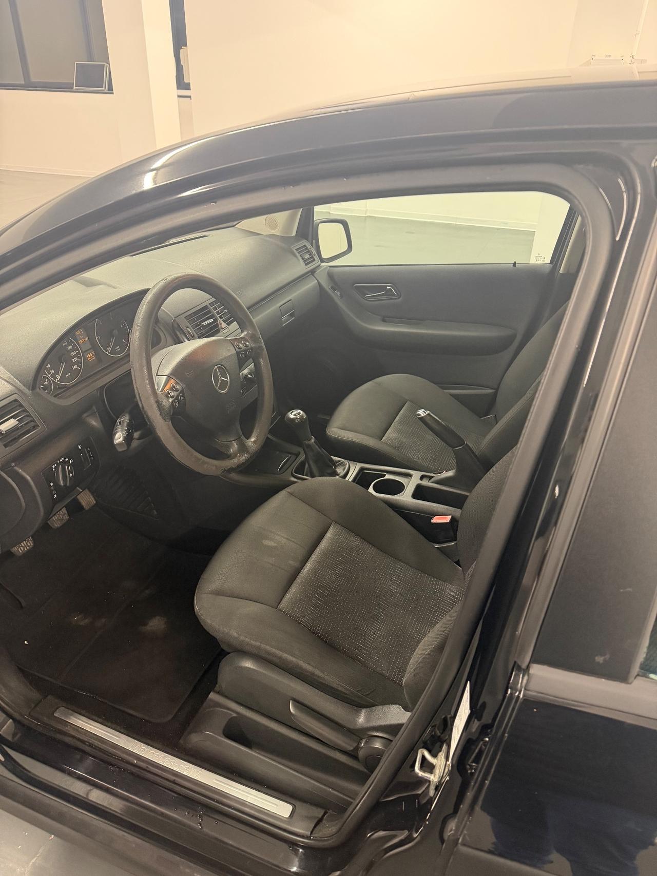 Mercedes-benz A 160 CDI BlueEFFICIENCY Avantgarde