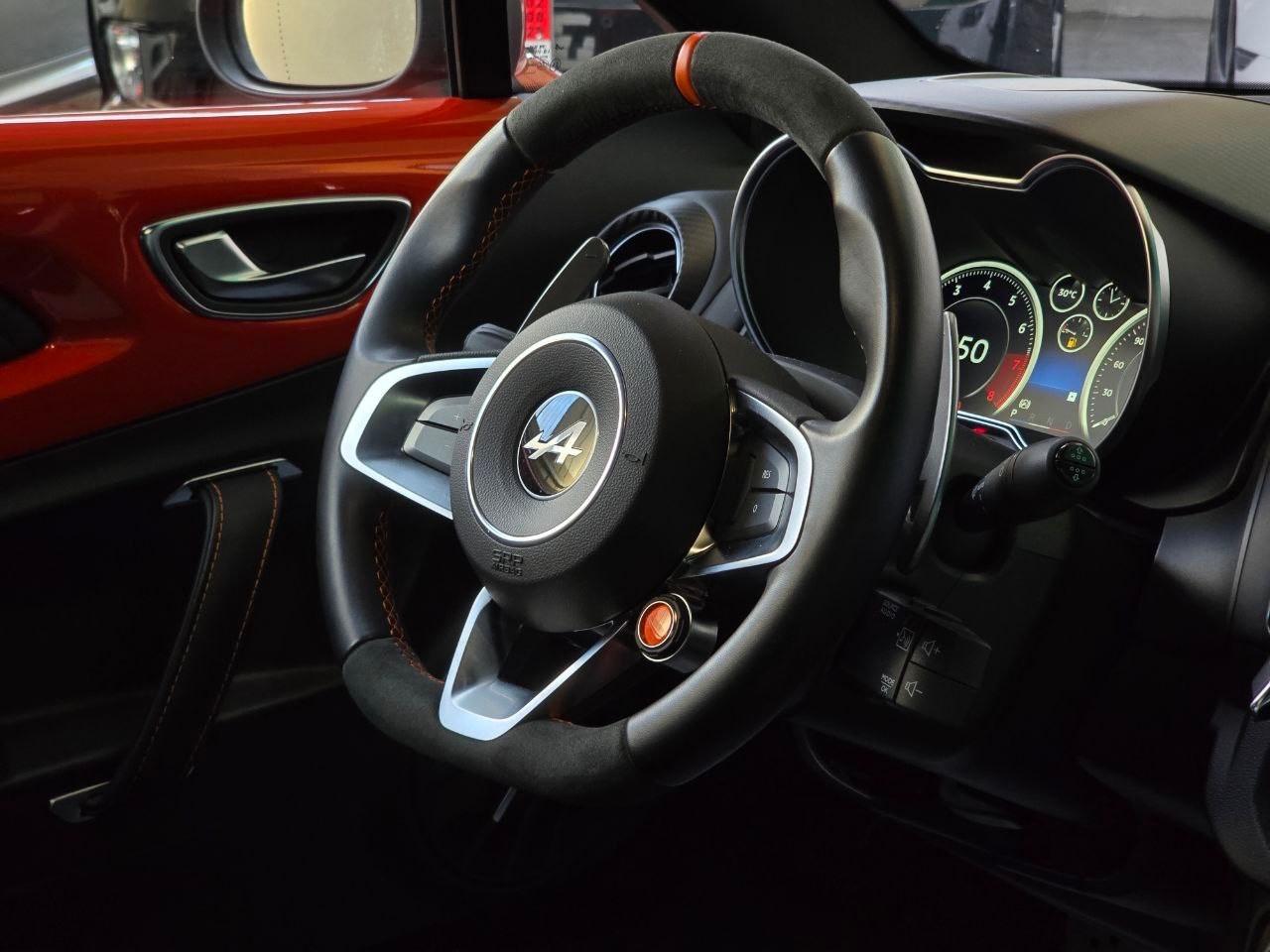 Alpine A110 S Orange, Carbonio