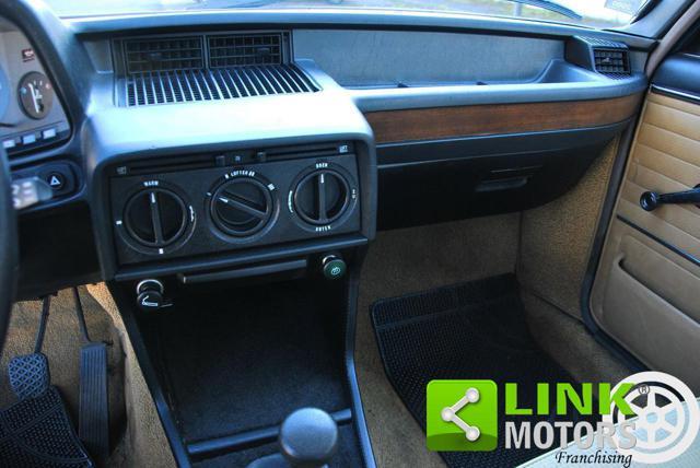 BMW 518 Serie 5 (E12) 1980 - TARGHE NERE