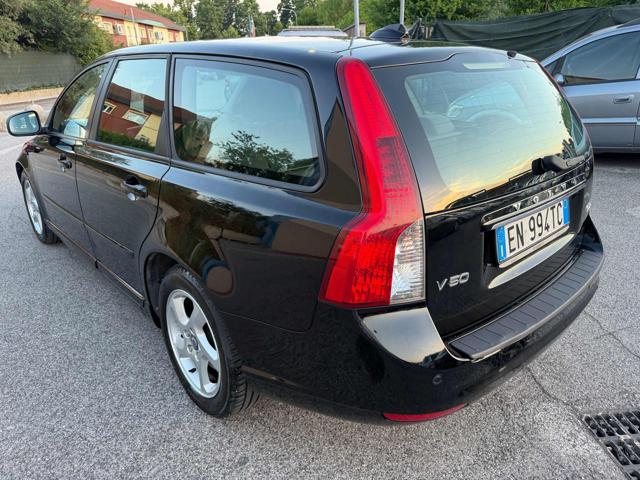 VOLVO V50 D2 R-design senza nessun lavoro da fare