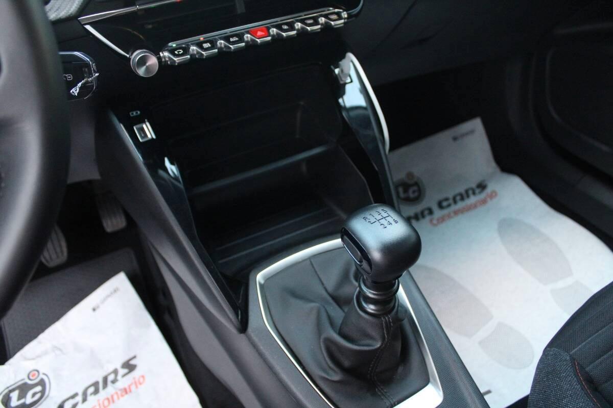Peugeot 2008 1.2 puretech Active s&s 100cv con CarPlay