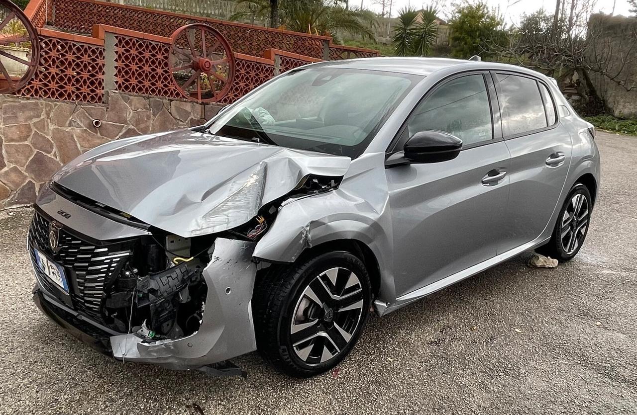 Peugeot 208 PureTechAllure (incidentata)