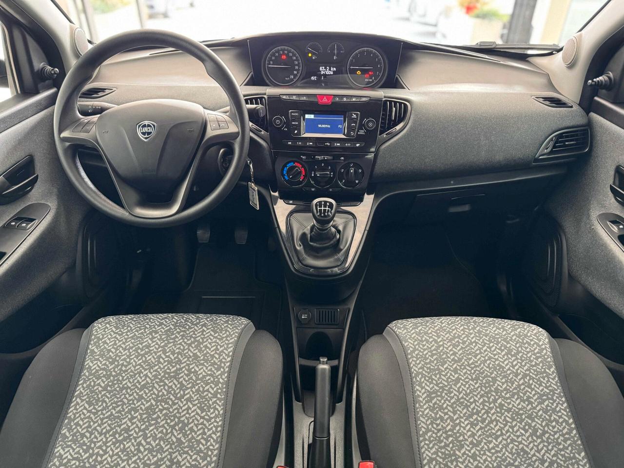 Lancia Ypsilon 1.0 FireFly 5 porte S&S Hybrid Silver