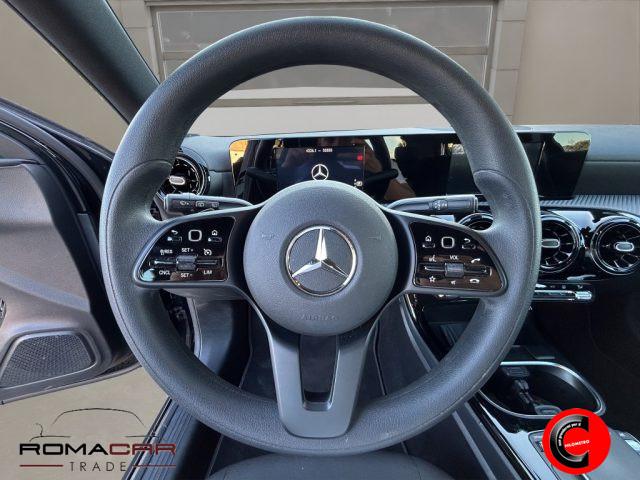 MERCEDES-BENZ A 250 e hybrid EQ Business