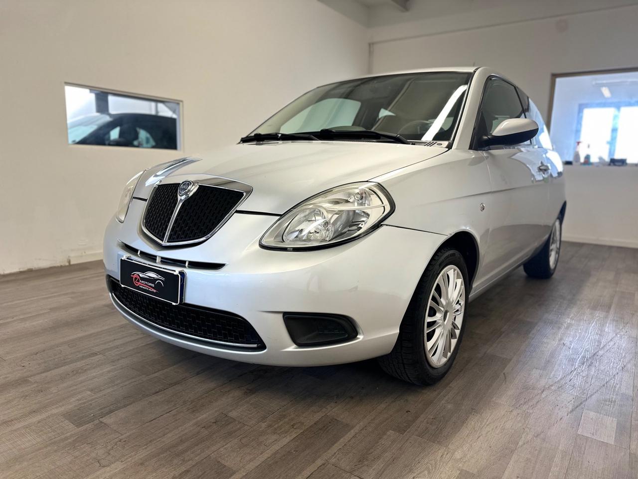 Lancia Ypsilon 1.2 Argento NEOPATENTATI