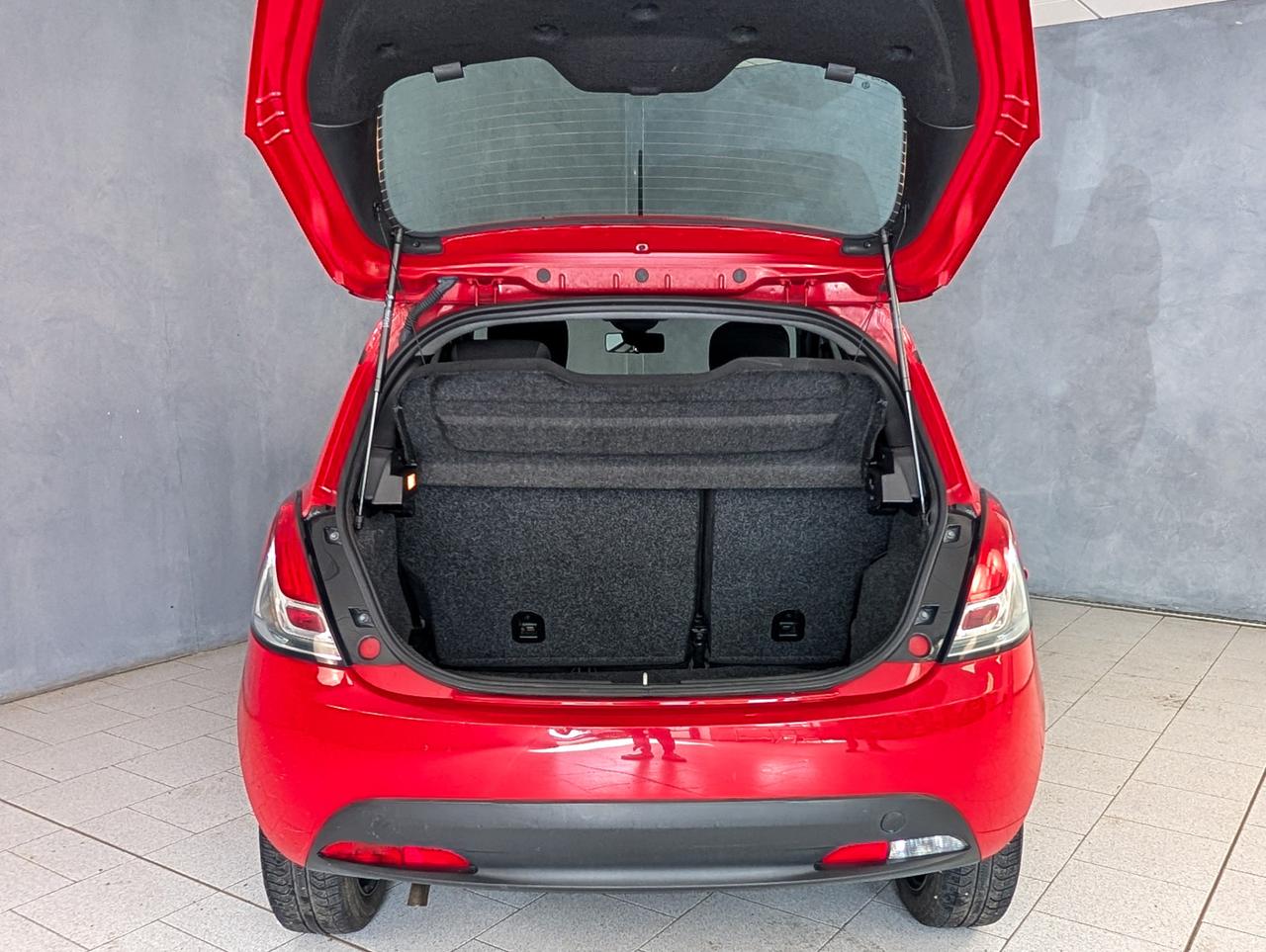 Lancia Ypsilon 1.0 Hybrid 70cv Silver