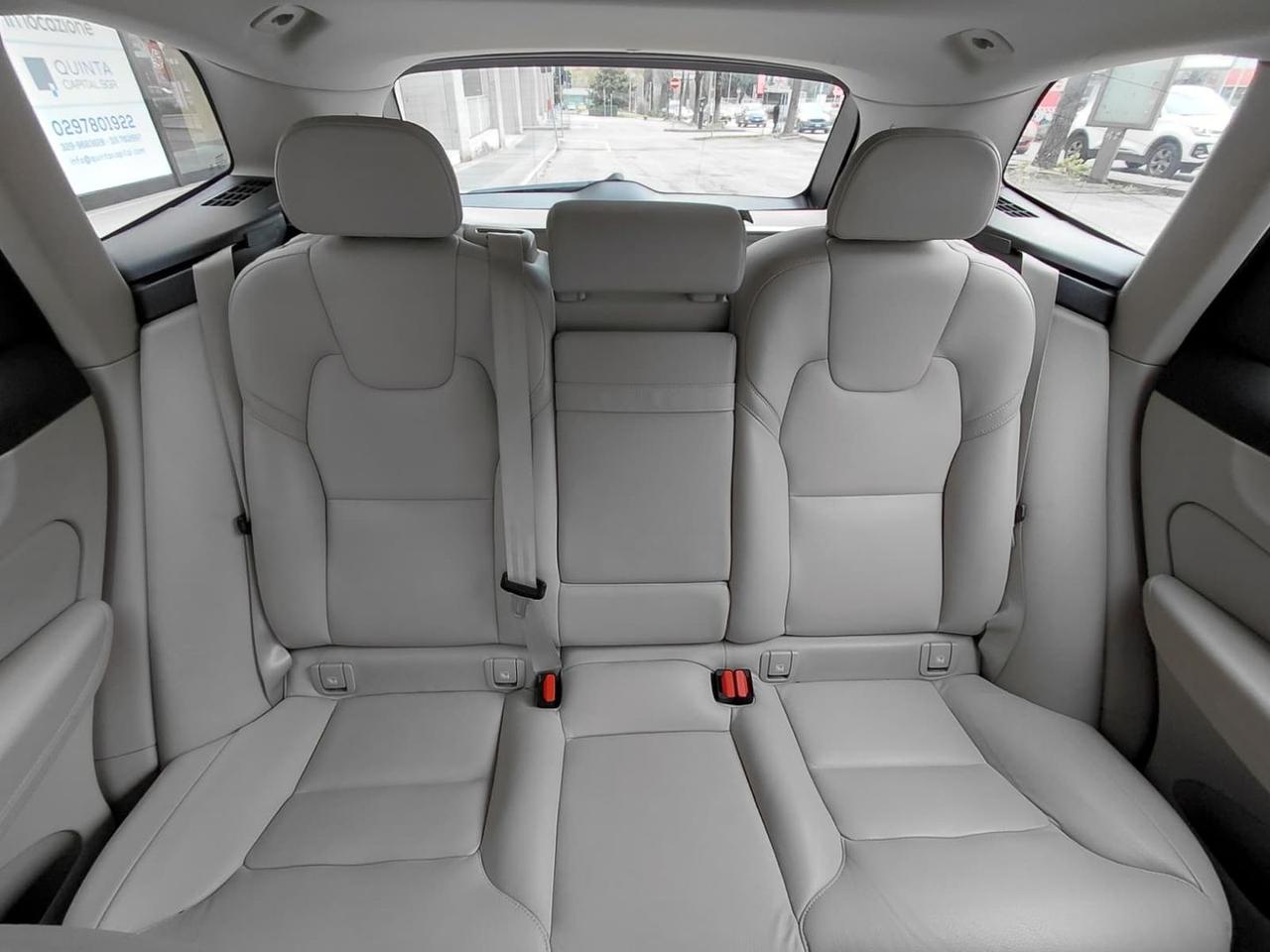 Volvo XC 60 Momentum Pro 2.0 B4 MHEV #10050