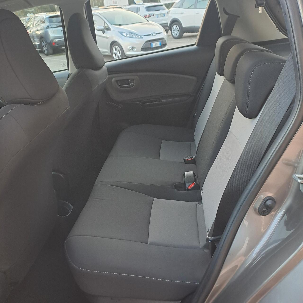 Toyota Yaris 1.5 Hybrid 73cv Business