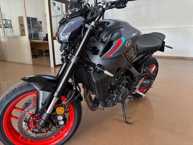 YAMAHA MT 09 CYAN "ABS" KM 18300