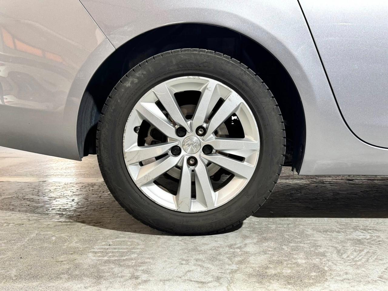 Peugeot 308 BlueHDi 120 S&S EAT6 SW Allure