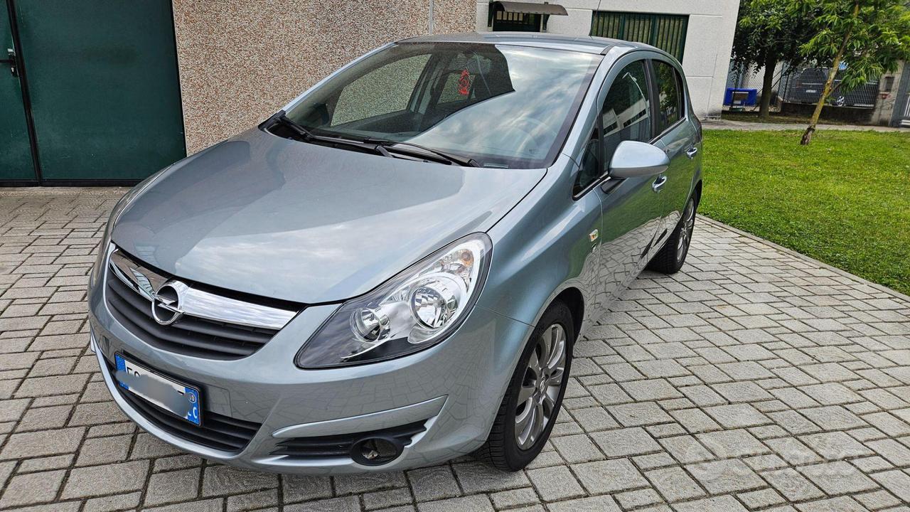 Opel Corsa 1.2 benzina 63Kw anno 2010