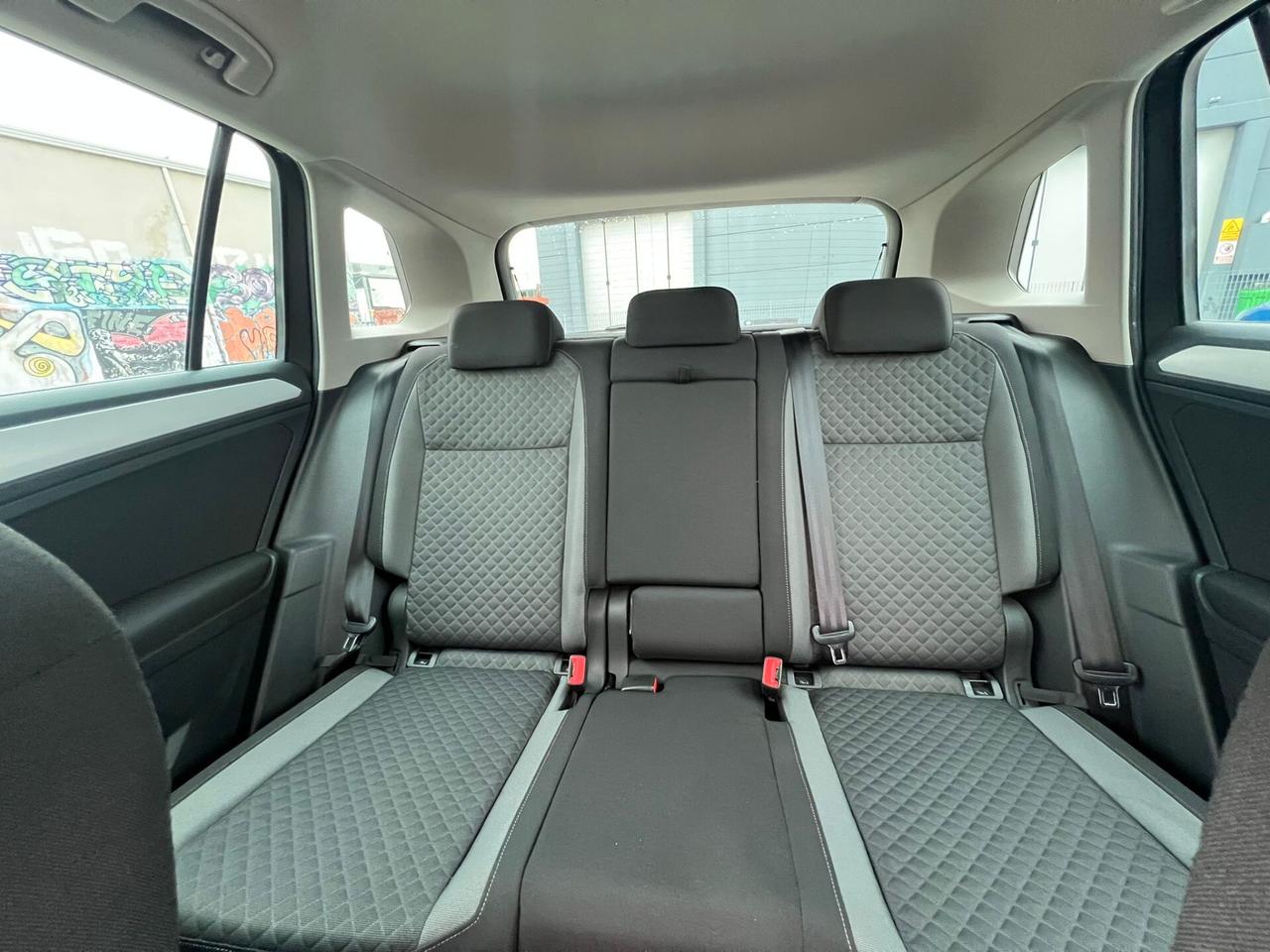 Volkswagen Tiguan 1.6 TDI SCR Sport BlueMotion R-LINE