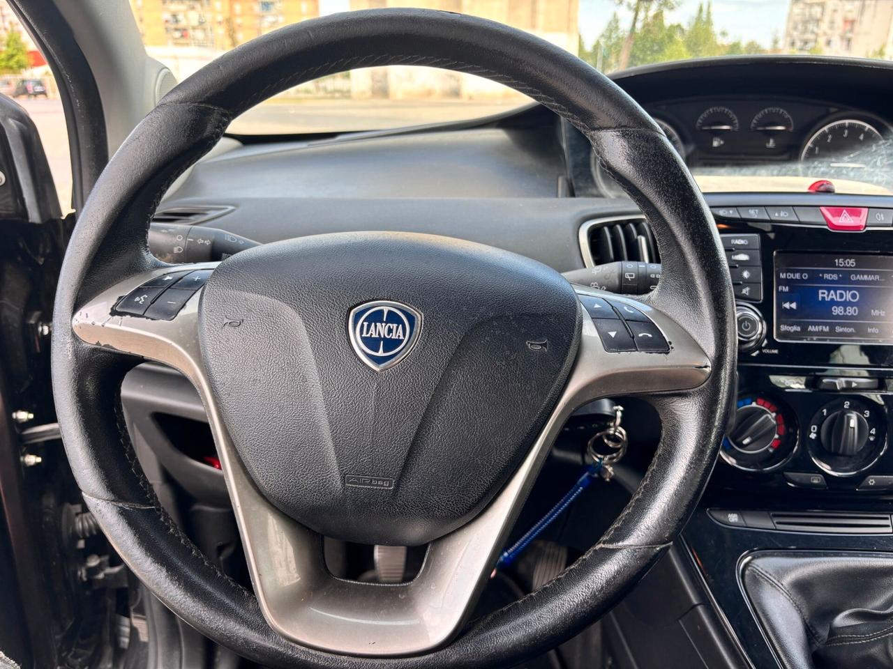 Lancia Ypsilon 1.2 69 CV 5 porte Ecochic Gold