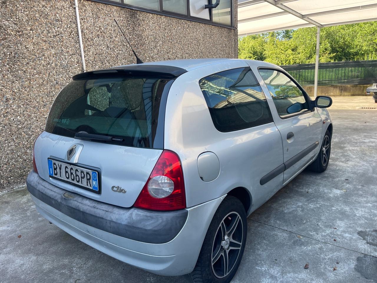 Renault Clio 1.4 16V benzina neopatentati