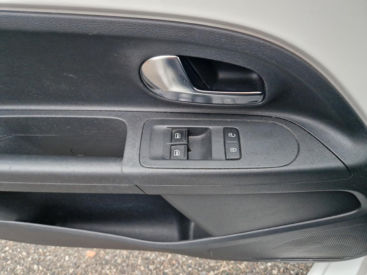 Volkswagen up! 1.0 60CV AUTOMATICA, 5 porte, Bluetooth, Sensori