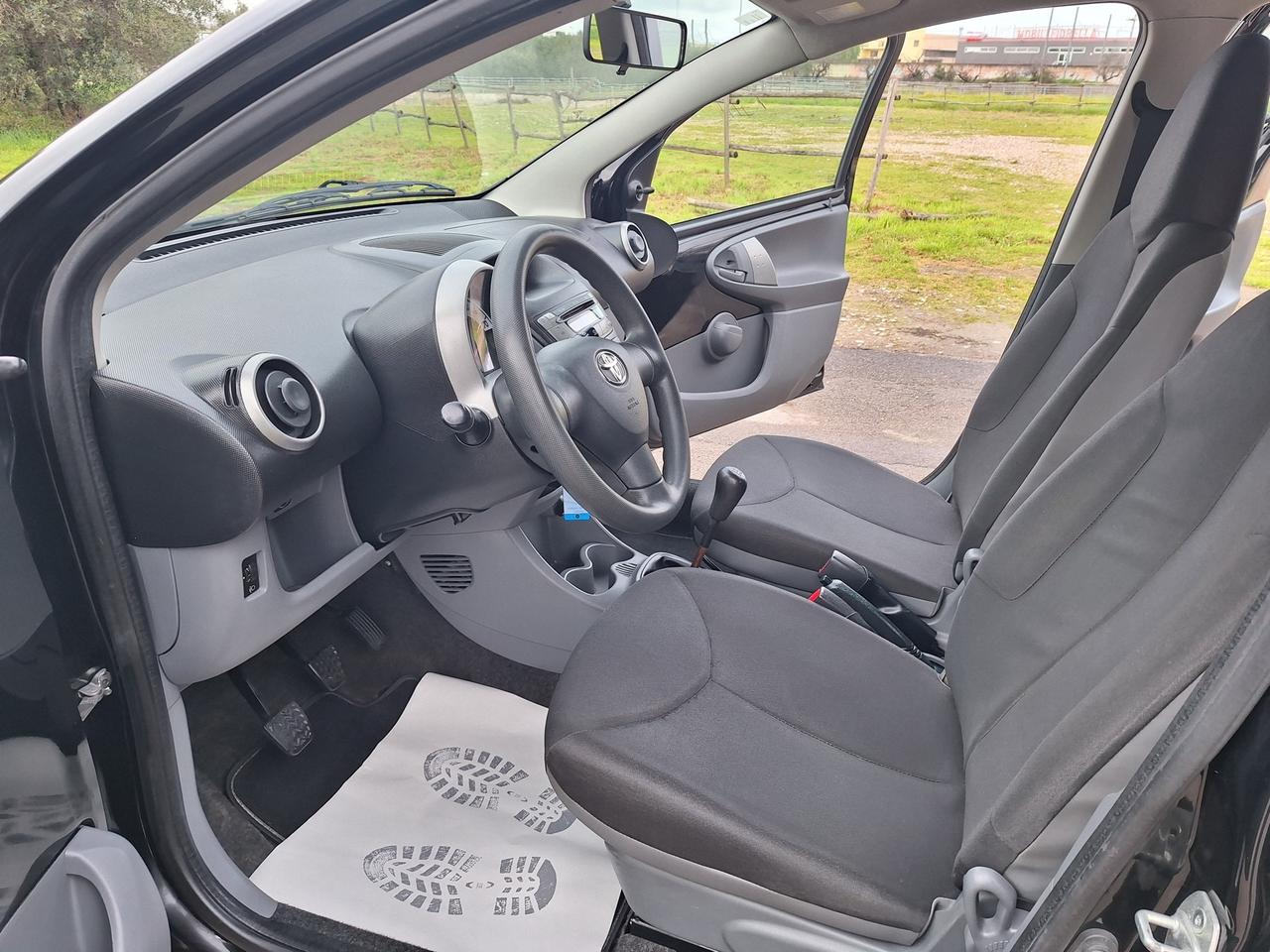 Toyota Aygo 1.0 VVT-i 5 porte Active 2012