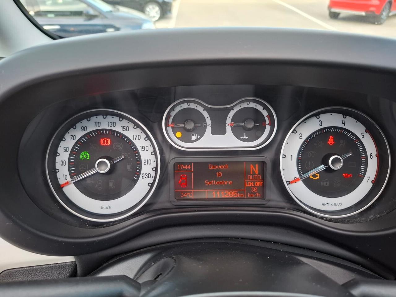 FIAT 500 L 1.3 MJT 95 CV TREKKING C. AUTO