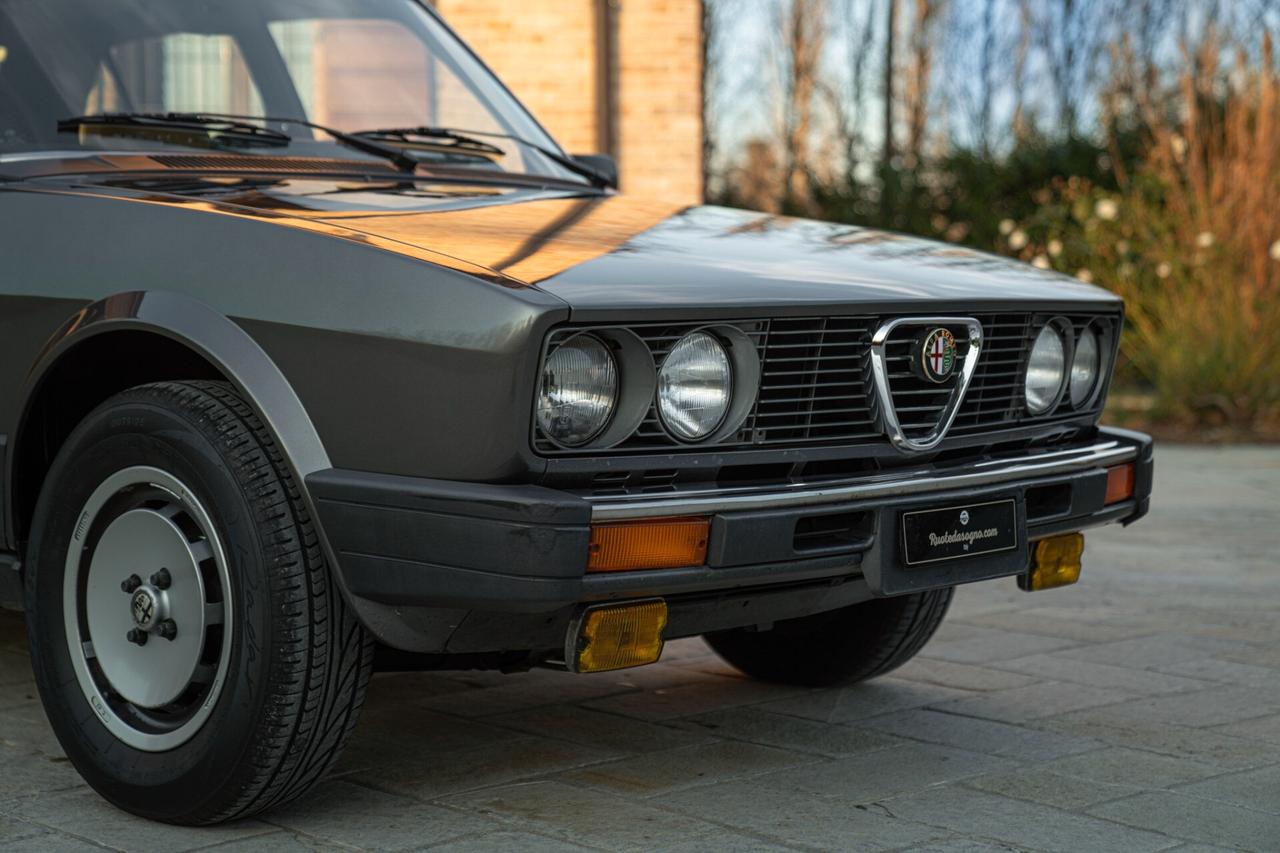 Alfa Romeo Alfetta INIEZIONE QUADRIFOGLIO ORO - ALF00234