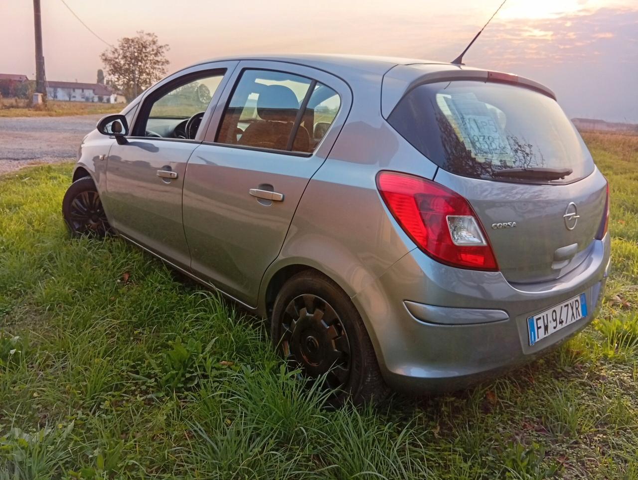 Opel Corsa 1.2 5 porte 130.000km