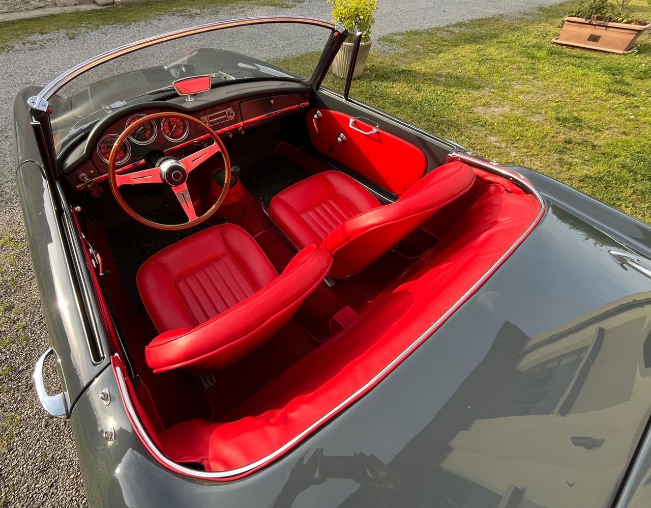 Alfa Romeo Giulia Spider