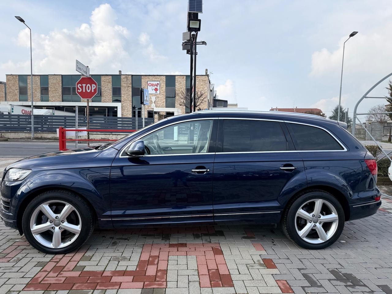 Audi Q7 3.0 V6 TDI 245 CV QUATTR0 7 POSTI