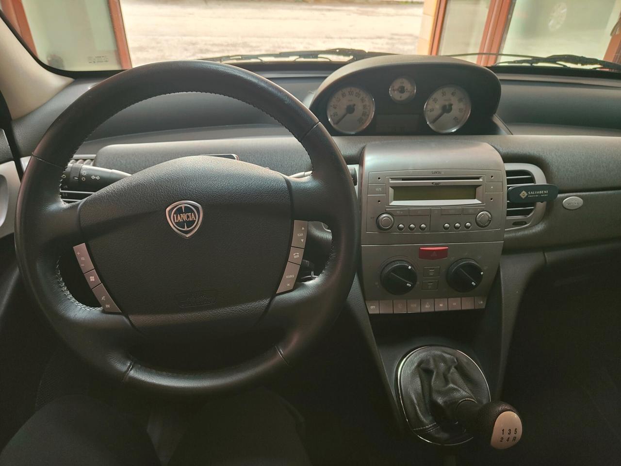 Lancia Ypsilon 1.3 MJT 75 CV Platino