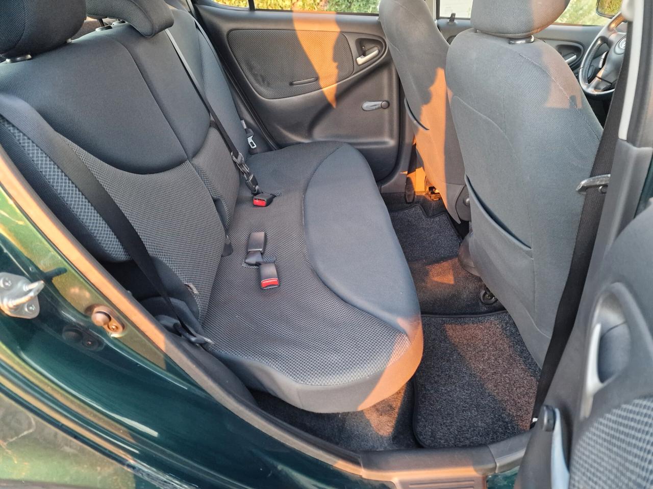 Toyota Yaris 1.0i 16V 5p