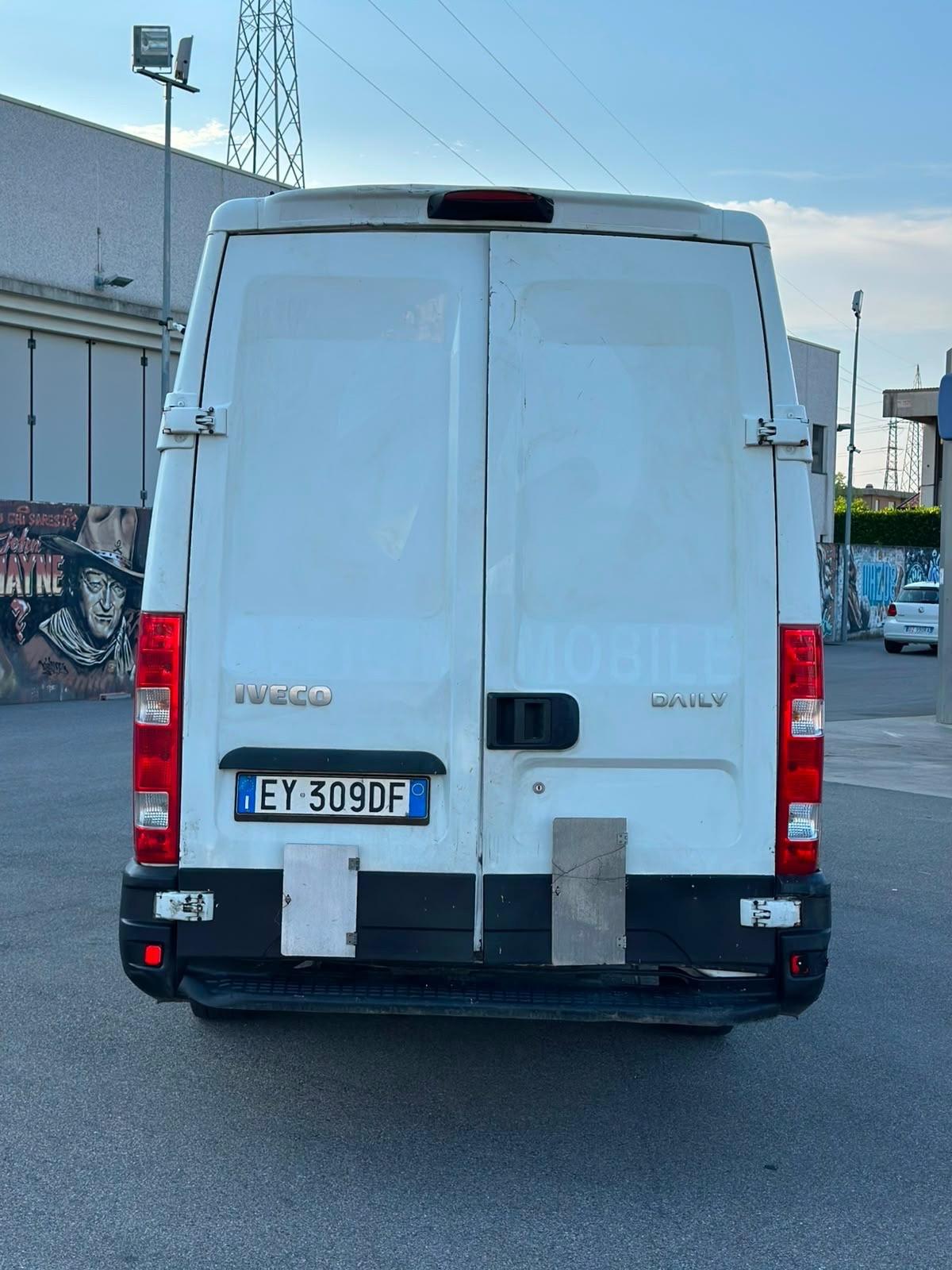 Iveco 35s15 passo medio e tetto alto