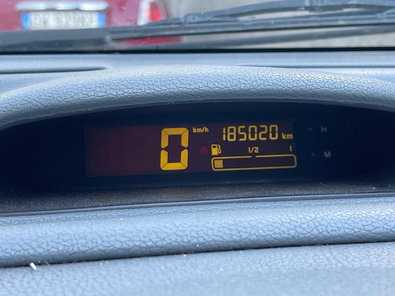 Renault Twingo 1.2i benzina neopatentati