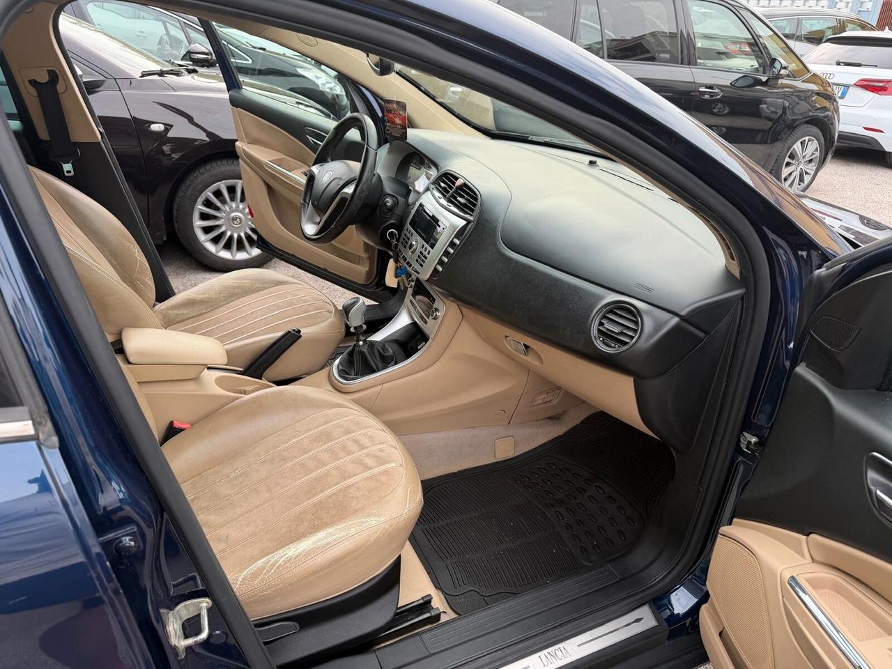 Lancia Delta 1.6 MJT DPF 105 CV Silver