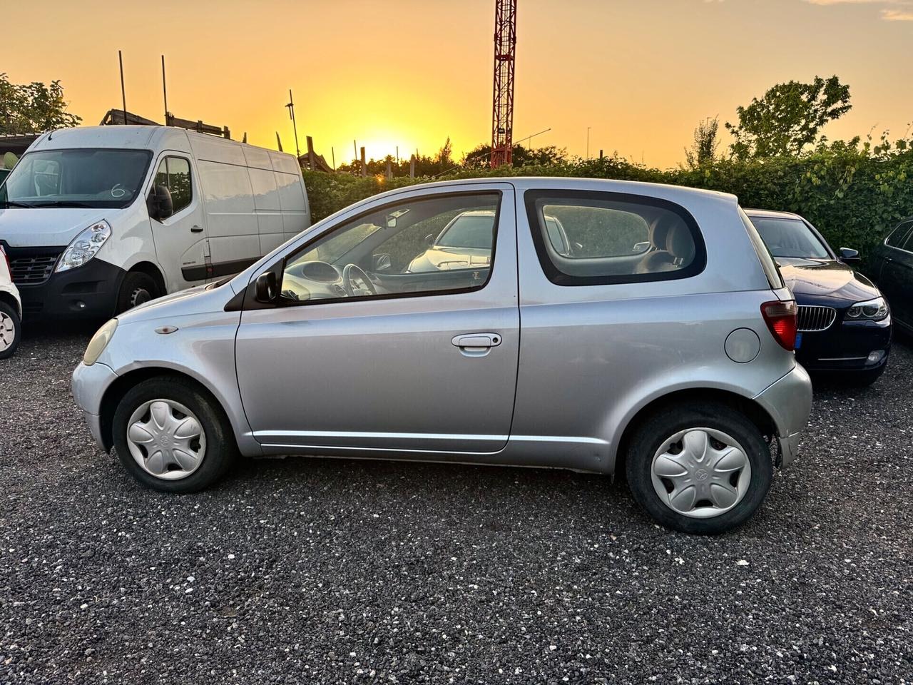 Toyota Yaris 1.0i 3 porte benzina 68cv Neopatentati 2001