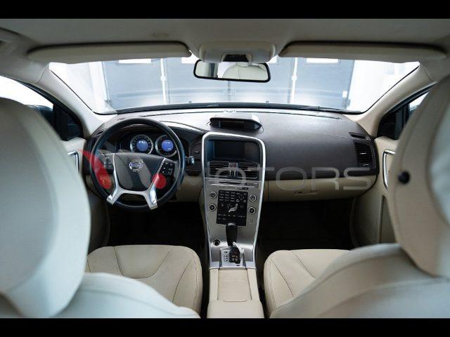 VOLVO XC60 2.4 d3 Momentum AWD 163 CV Geartronic