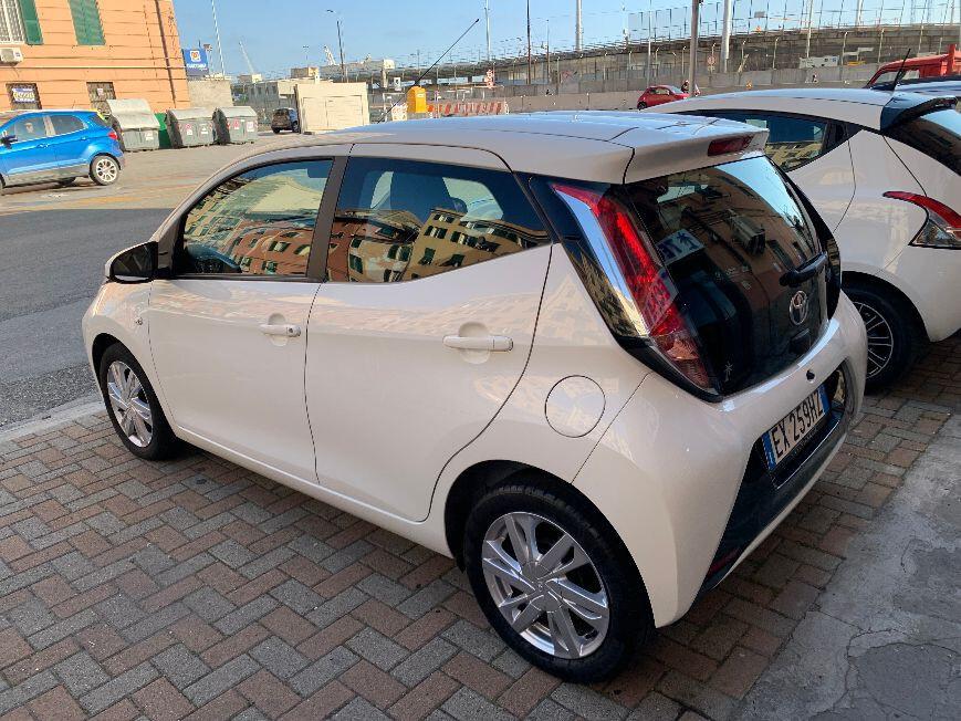 Toyota Aygo 1.0 VVT-i 69 CV 5 porte x-clusiv