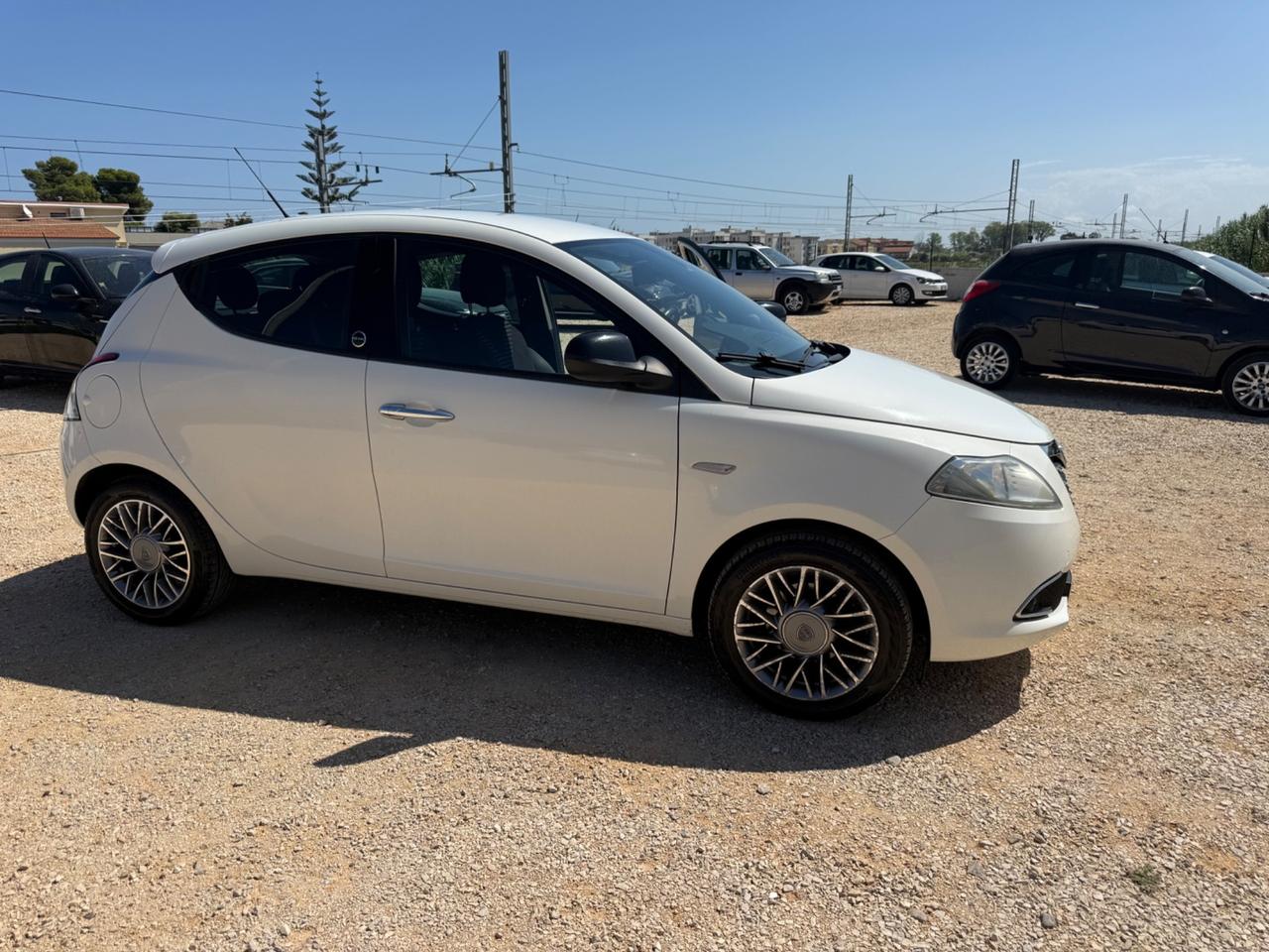 Lancia Ypsilon 1.2 69 CV 5 porte GPL 3.999€