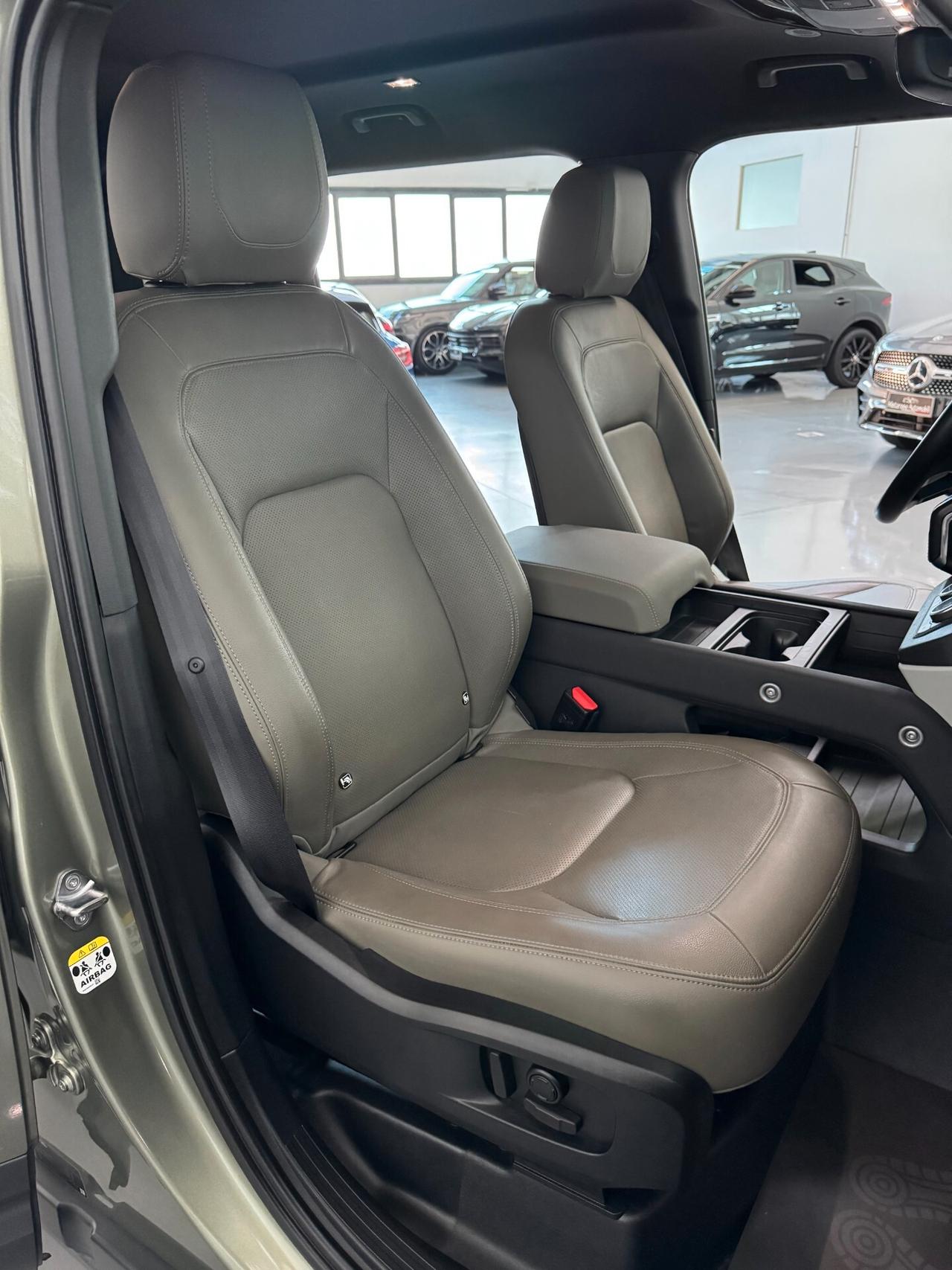 Land Rover Defender 110 SE MHEW awd 3.0cc 200cv Assetto regolabile Finanziabile
