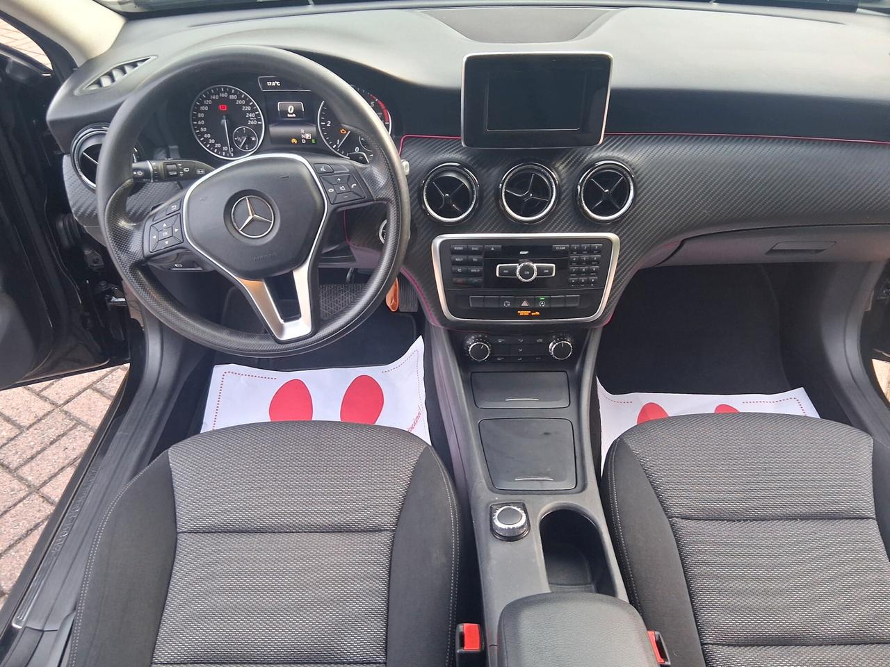 Mercedes-benz GLA 180 d Automatic Premium..CELL 320 147 1147 WUATSAPP