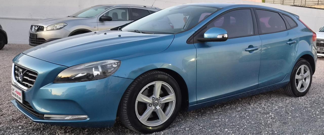 Volvo V40 D2 1.6 Powershift R-design Kinetic
