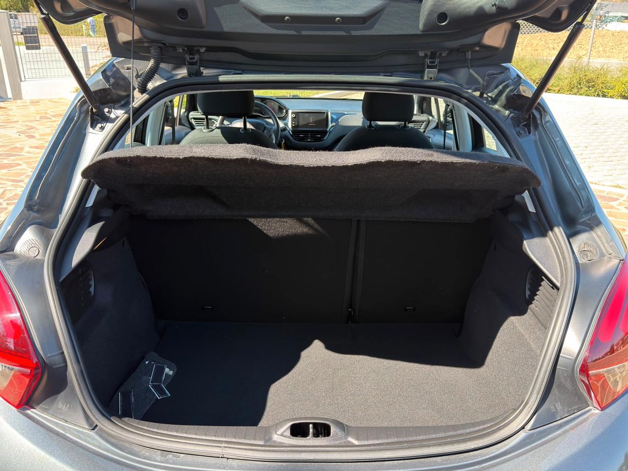 Peugeot 208 5p 1.6 bluehdi 75 cv