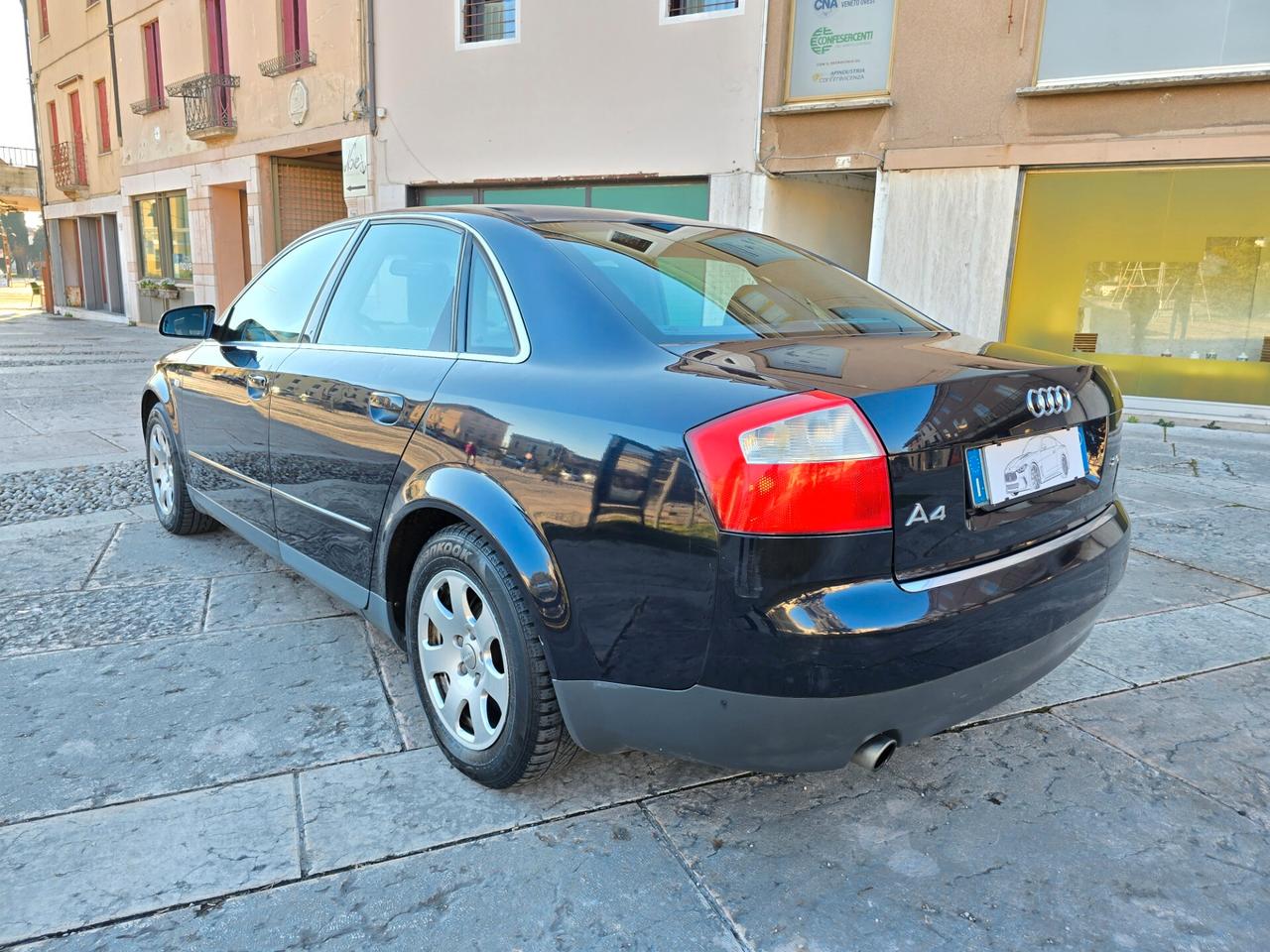 Audi A4 2.0 20V Benzina 130cv BERLINA GPL