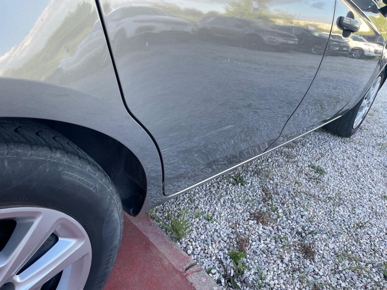 Opel Corsa 1.4 Benzina / GPL - Neopatentati