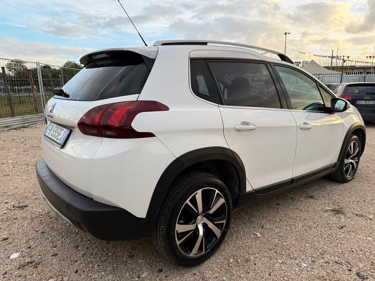 Peugeot 2008 BlueHDi 100 Black Matt