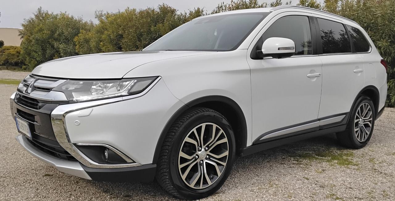 Mitsubishi Outlander 2.2 D INSTYLE PLUS 7 POSTI
