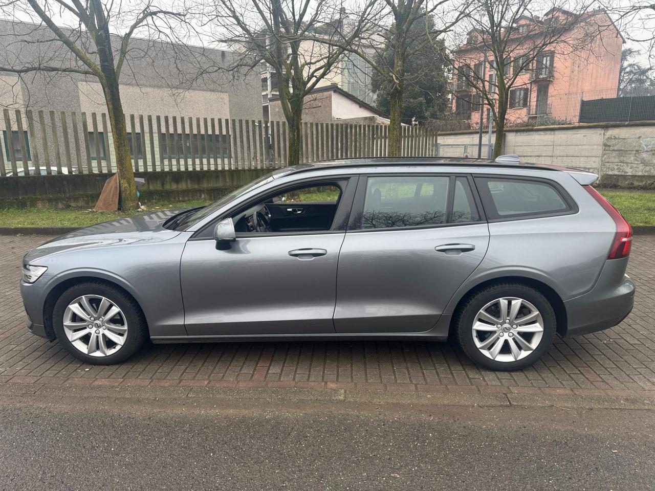 Volvo V60 2.0 d3 Momentum Business Pro auto my21