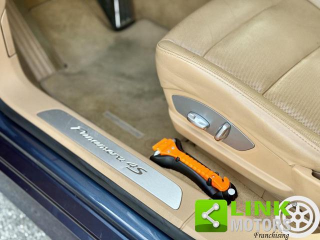 PORSCHE Panamera 4s