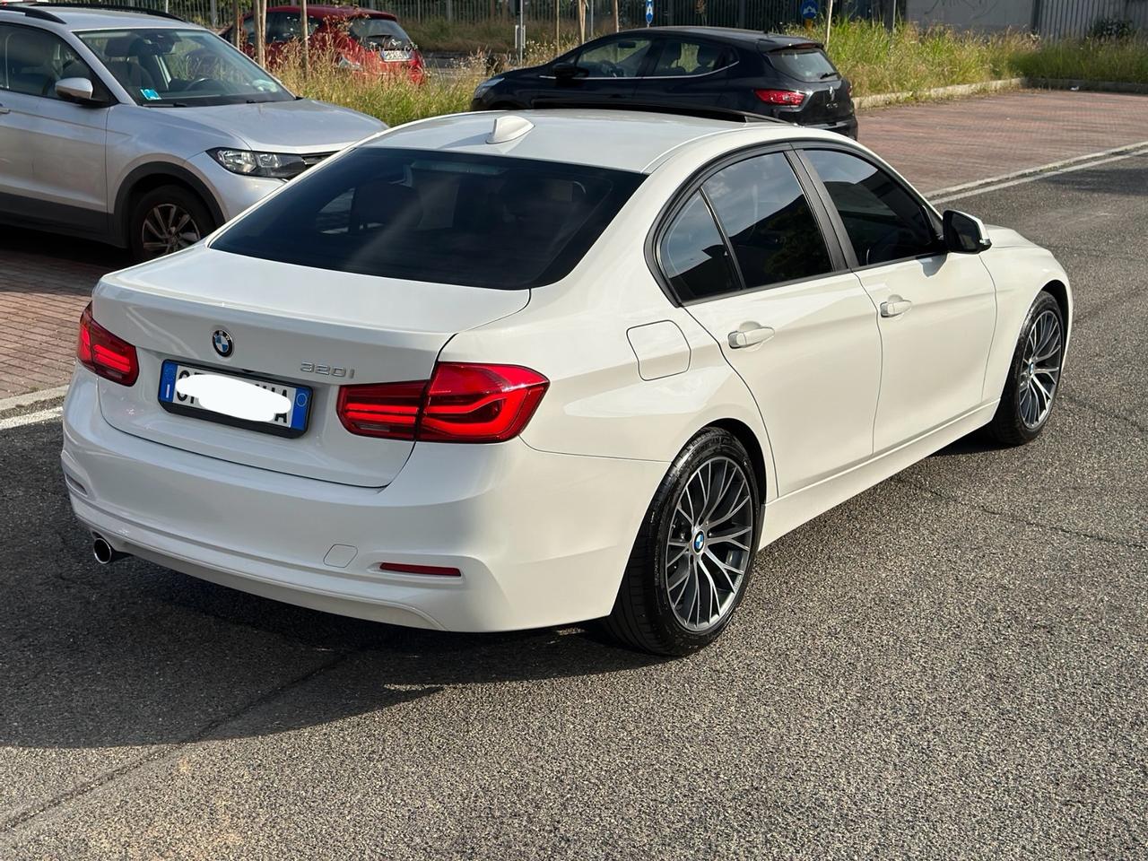Bmw 320i berlina Business Advantage aut.