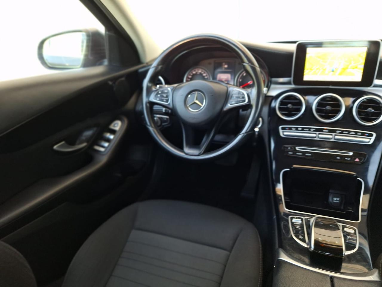 Mercedes Benz C 200 136cv. Automatica
