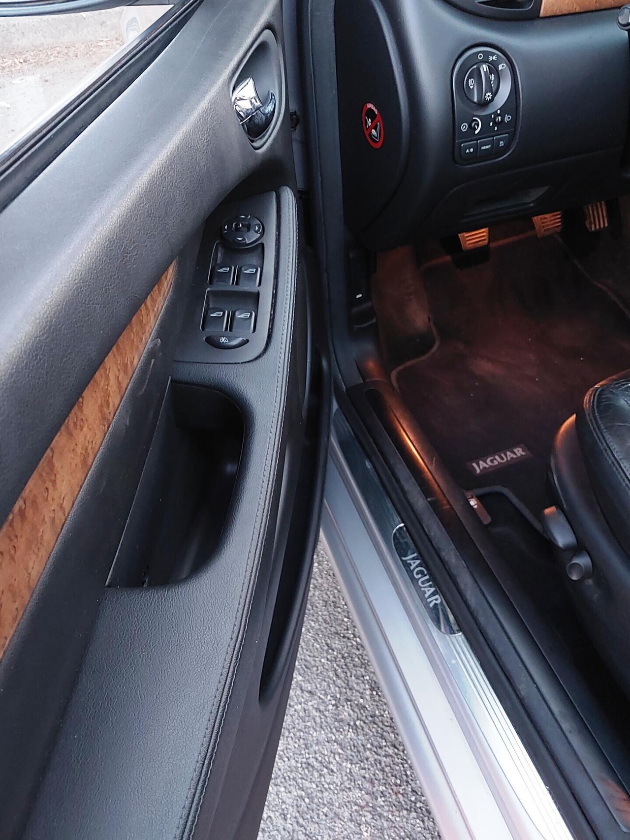 JAGUAR X-TYPE 2.5 4X4 GPL 08/2001