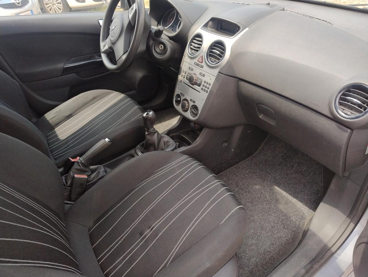 Opel Corsa 1.2 5 porte Cosmo