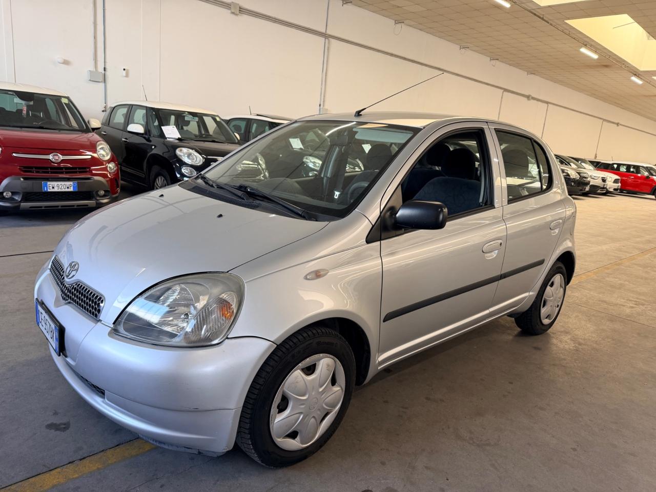 Toyota Yaris 1.0i 16V cat 5 porte Sol