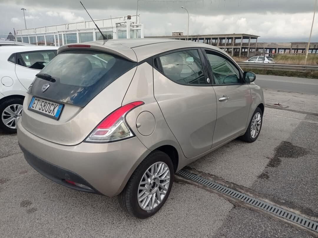 Lancia Ypsilon 1.2 GPL di serie Ecochic 69cv Gold
